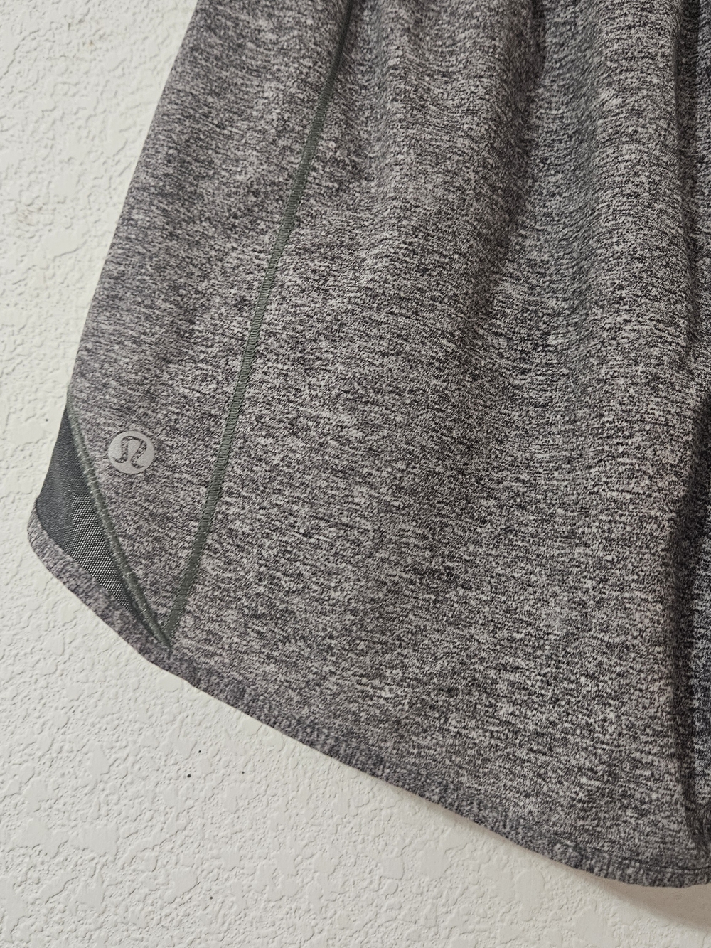 Lululemon Hotty Hot Shorts Size 6 - Picture 6 of 7